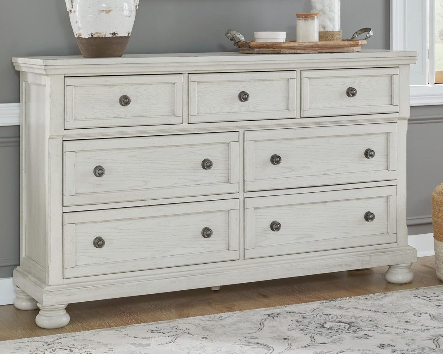 Dresser in Antique White - 7 Drawers