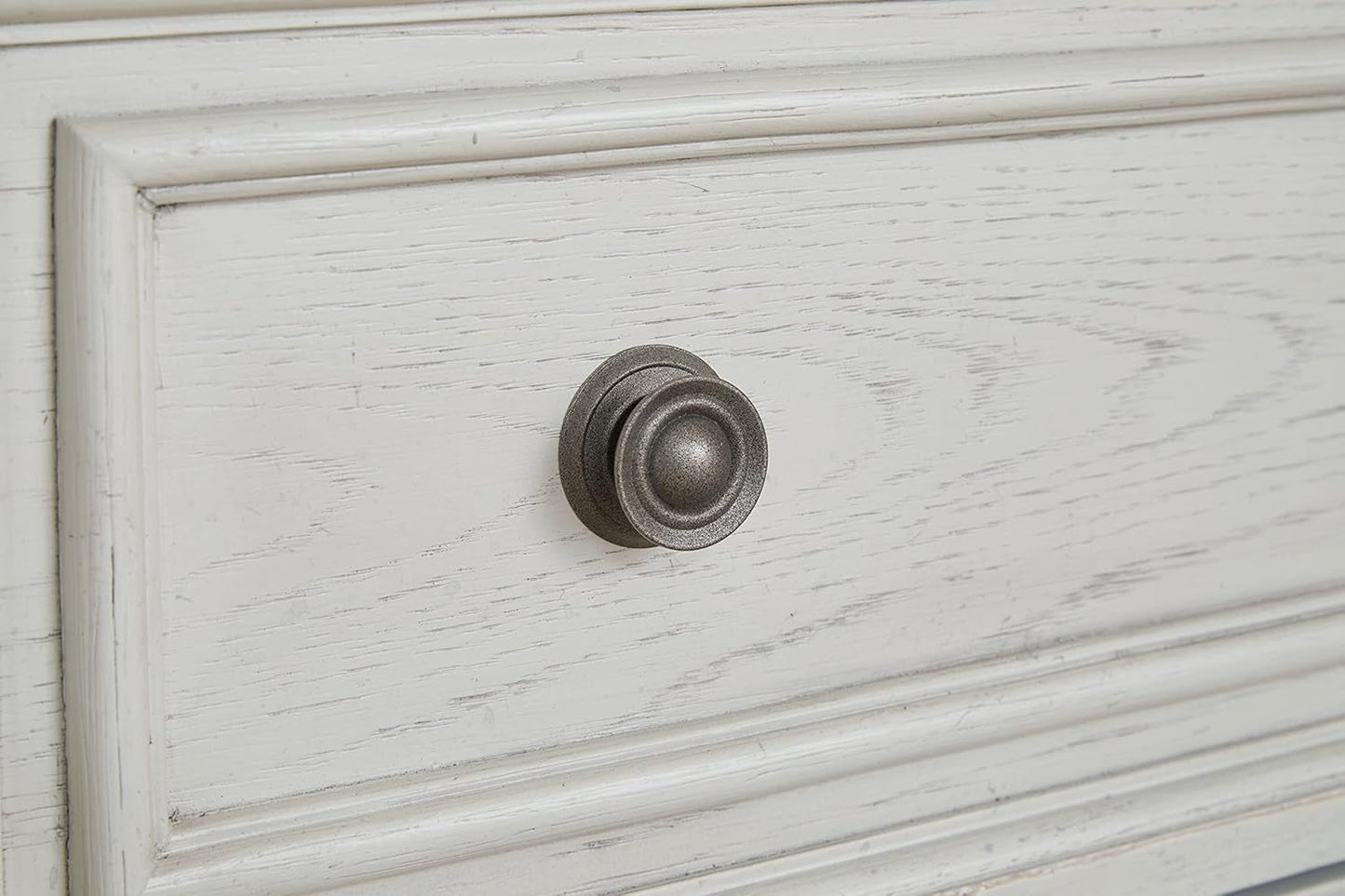 Dresser in Antique White - 7 Drawers